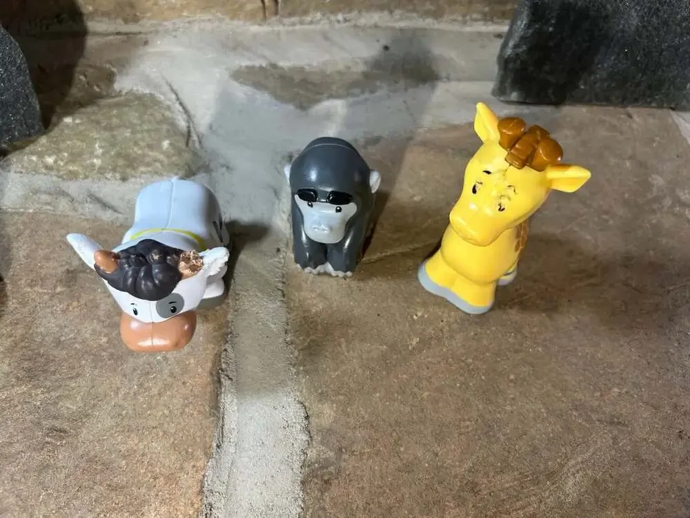 Fisher Price Little People Giraffe,Gorilla and Cow Safari Animals READ